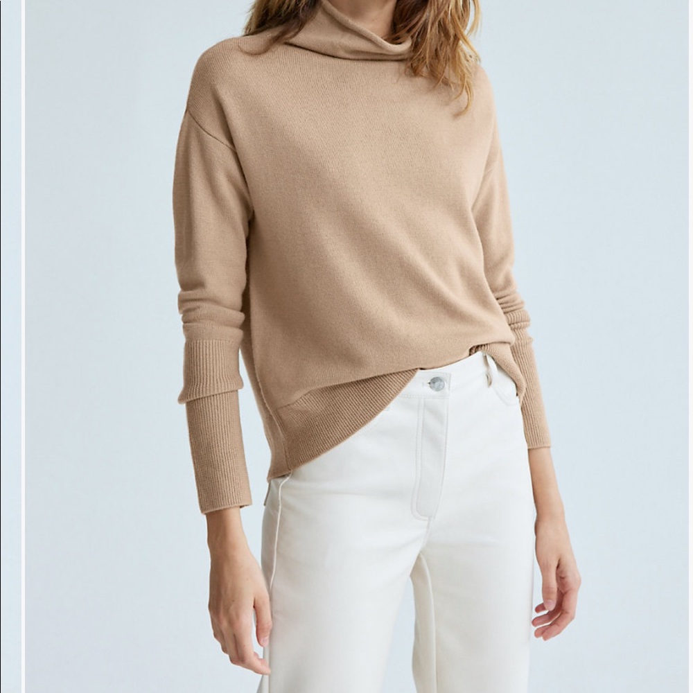 Tan Aritzia Wilfred Cyprie sweater | XS | Never worn ❤️